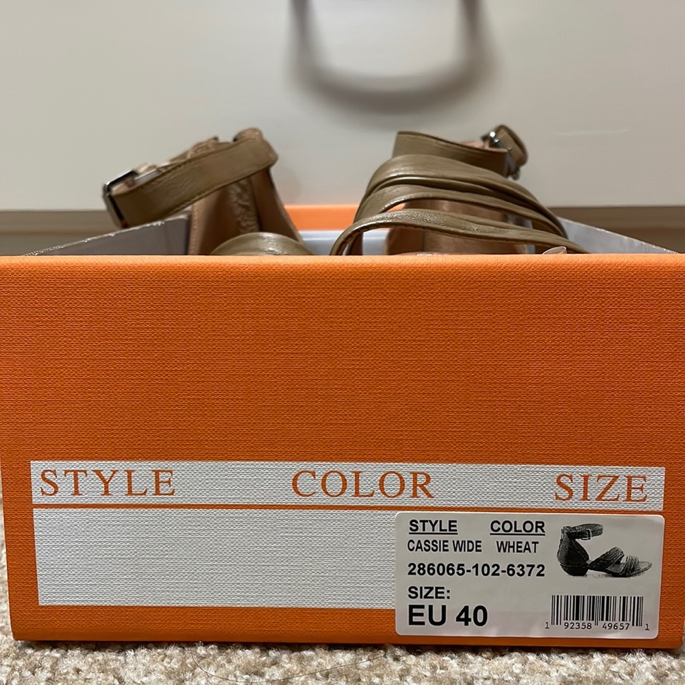 BNIB Miz Mooz WHEAT Cassie Wide EU 40 (9-9.5 US WIDE)